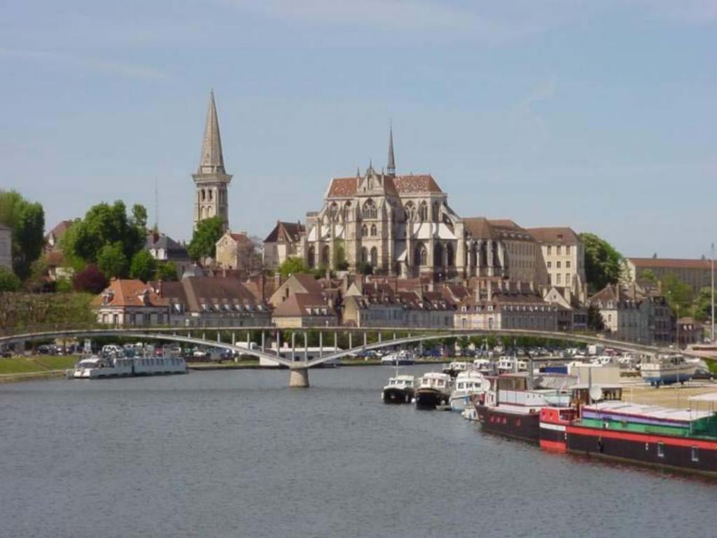 Premiere Classe Auxerre Monéteau Exteriör bild
